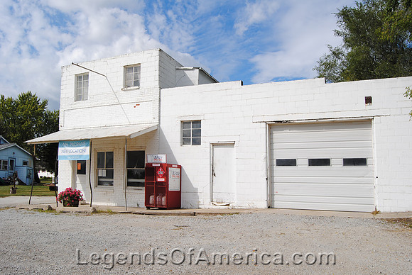 New Hampton, MO - Business Building