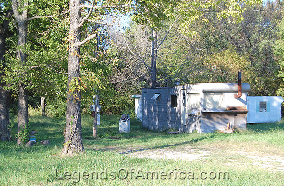 Montserrat, MO - Old Trailer