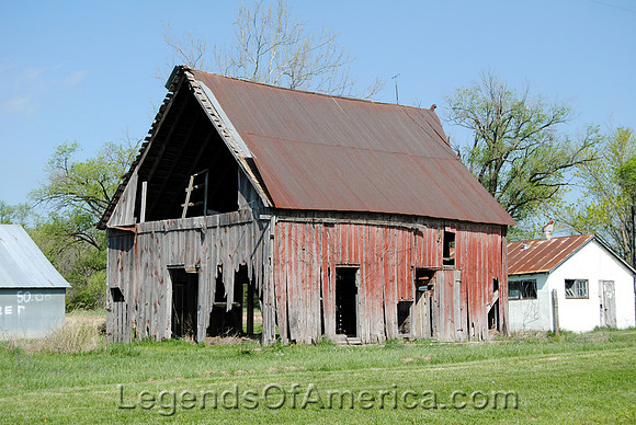 Cole Camp, MO - Butterfield Trail Barn