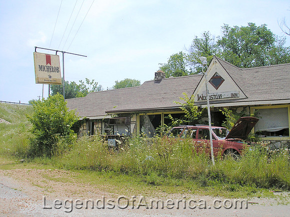 Edwards, MO - Old Woodstove Inn