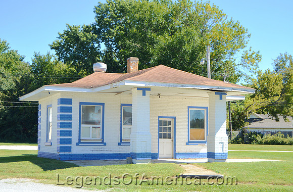 Leeton, MO - Old Gas Station