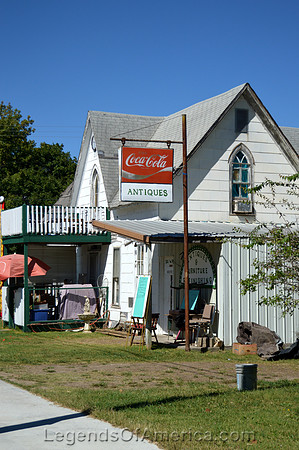Calhoun, MO - Antiques