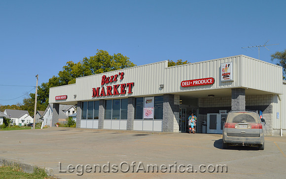 Collins, MO - Buzz's Market
