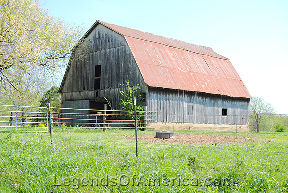 Shiloh, MO - Barn