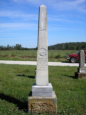 Yeakley, MO - Cemetery Grave