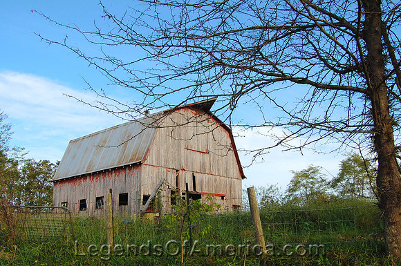Boonesboro, MO - Barn