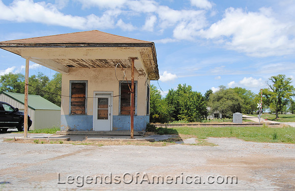Syracuse, MO - Old Gas Station