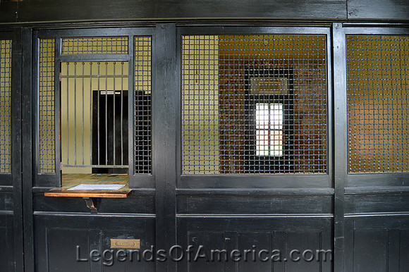 Treloar, MO - Bank Interior
