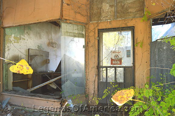Vista, MO - Old Store Ruins