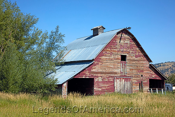 Bozeman, MT - Red Barn Near