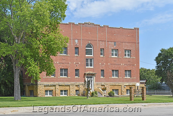 Glen Elder, KS - Apartments-Old School