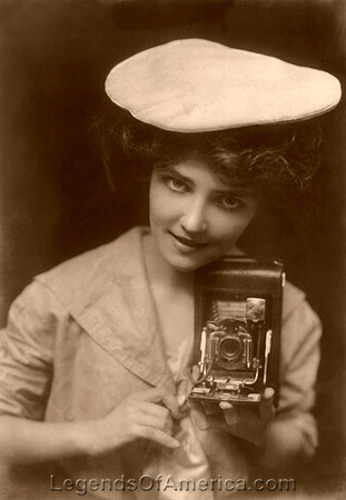Kodak Girl, 1909