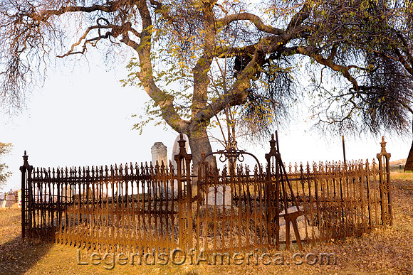 ChineseCampCACarolHighsmith2012Graveyard