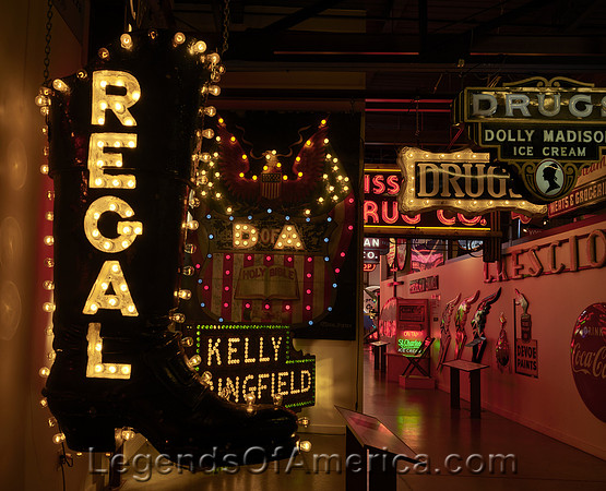 CincinattiOHAmericanSignMuseumNeonSignsHighsmith-4