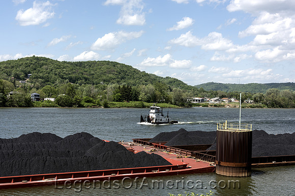 coal-filled bargesOhio RiverMoundsvilleWVHighsmith2015