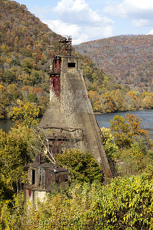 coaling towerserved Chesapeake & OhiotrainsHintonWVHighsmith2015