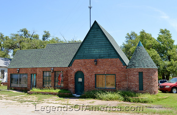 Crupps Corner, KS - Building