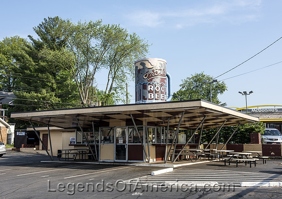 Frosty Root Beer stand in HuntingtonWVCHighsmith2015