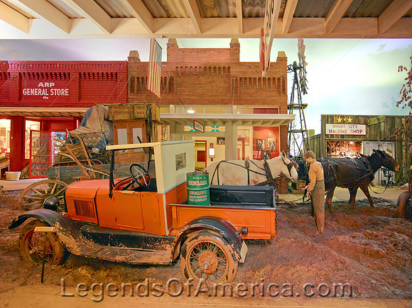 KilgoreTXEastTexasOilMuseumCarolHighsmith2014-16