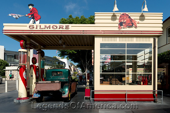 LosAngelesGilmore gas stationCarolHighsmith2012