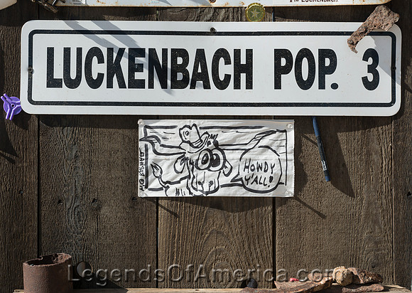 LuckenbachTXSignCarolHighsmith2014