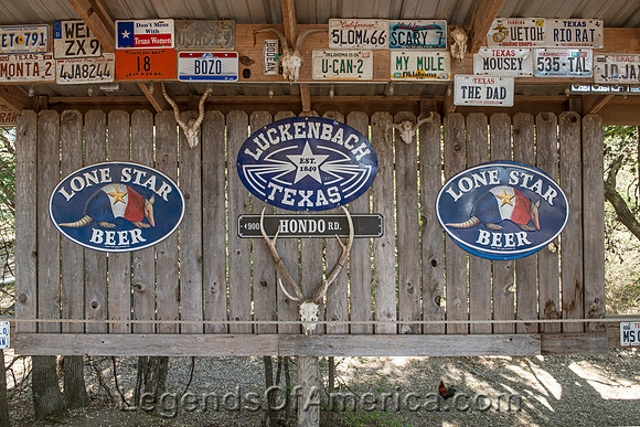 LuckenbachTXSignsCarolHighsmith2014