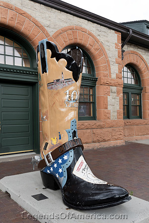 One of 19 colorful giant bootsCheyenneWYCHighsmith2015-4