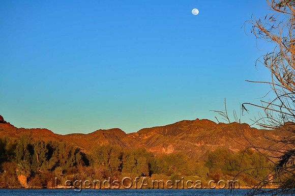 BuckskinMtStatePark-MoonOverColoradoRiver-1000