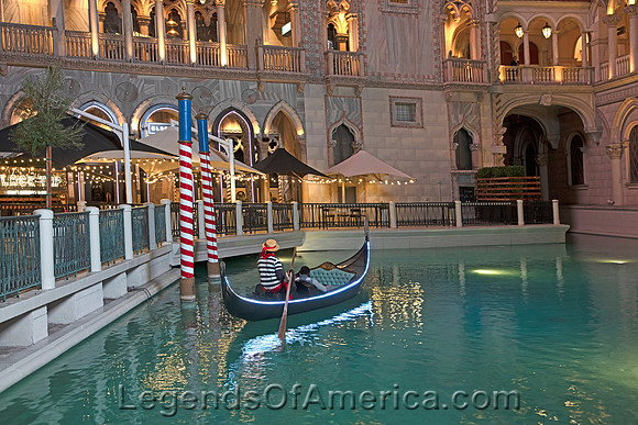 LasVegasNVVenetianHotelGondolierCarolHighsmith2022
