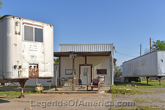 Tyro, KS - Building