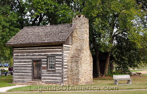 Jamesport, MO - Log Cabin