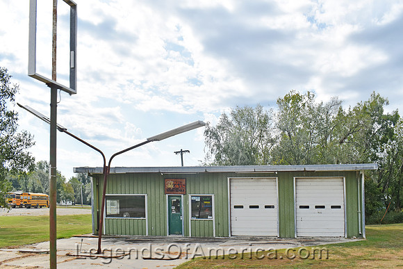 Pomona, KS - Old GasS tation