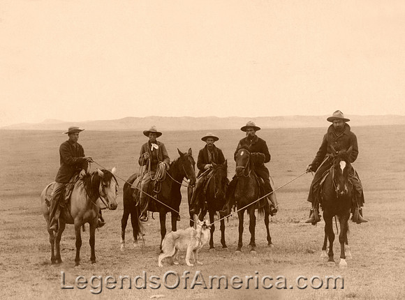 Roping a gray wolf in Wyoming, 1887