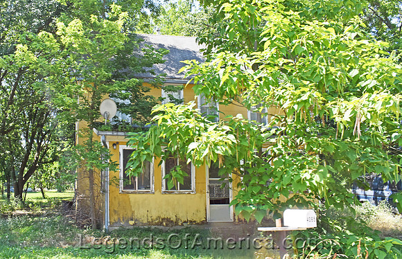 Earlton, KS - Old House - 2