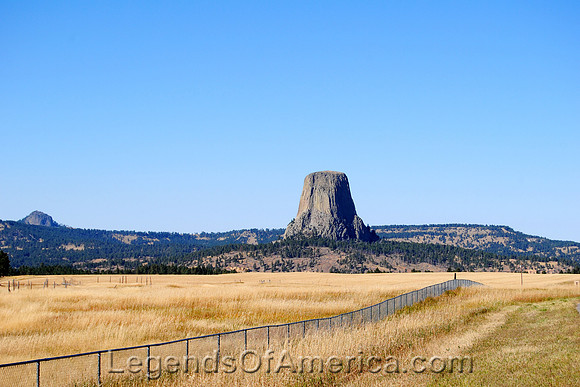 Devils Tower, WY - Distant