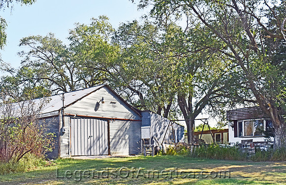 Wayne, KS - Trailer & Metal Building