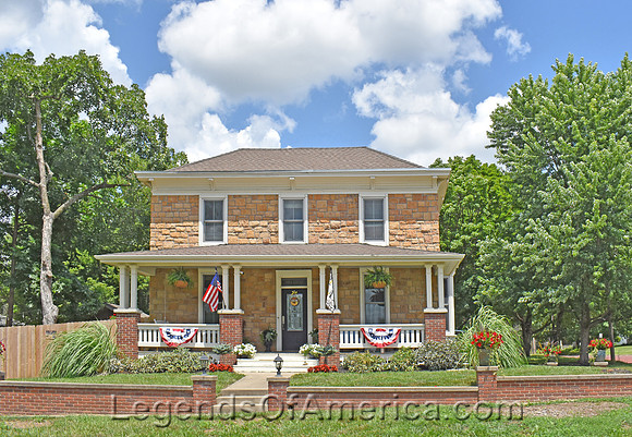 Baldwin City, KS - Beautiful Home