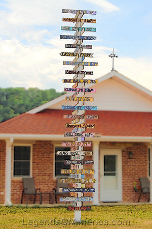 Guttenberg, IA - Sign Post