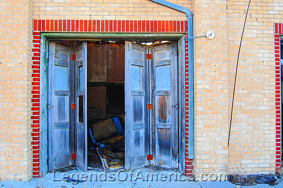 Pampa, TX - Gas Station Doors