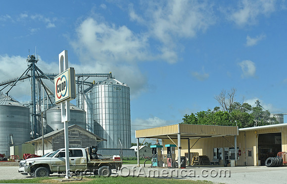 Piqua, KS - Coop