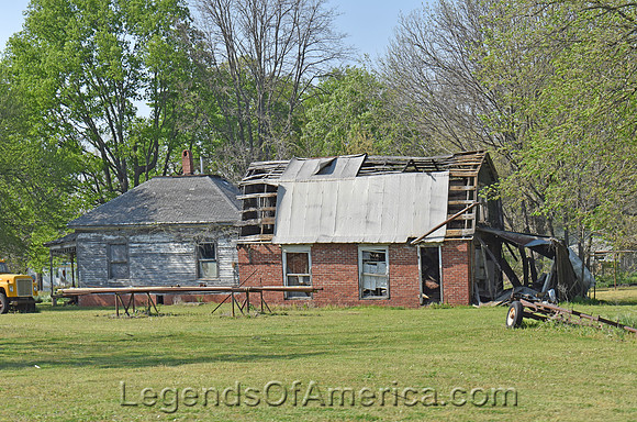 New Albany, KS - Old House & Barn