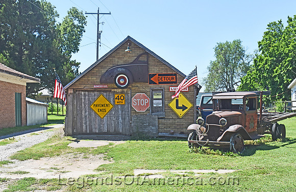 Gueda Springs, KS - Garage
