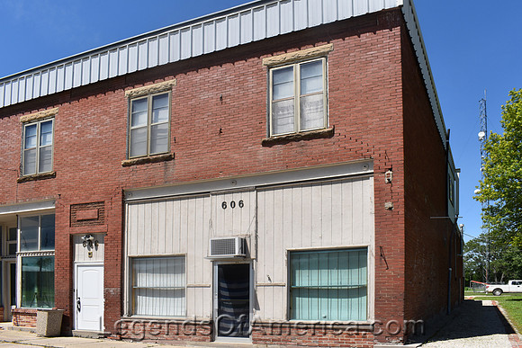 La Harpe, KS - Building