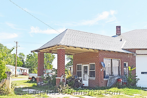 Lebanon, KS - Old Gas-Garage