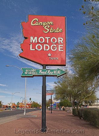 TucsonMotorLodgeSignHighsmith2018