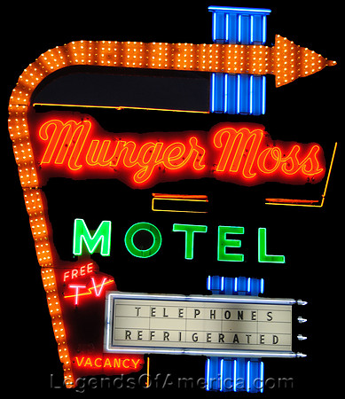 Lebanon, MO - Munger Moss Motel Sign at Night