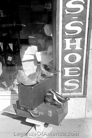 Muskogee, OK - Shoe Store, 1939