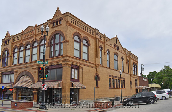 Hiawatha, KS - Lawrence Building