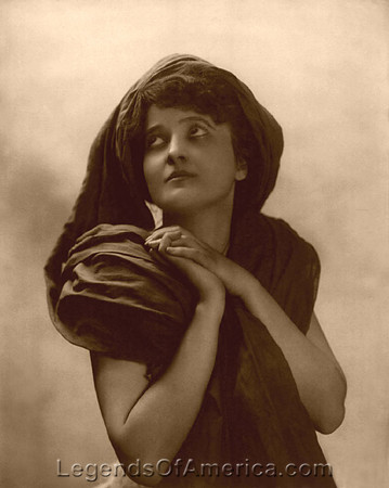 Woman Modeling, 1902