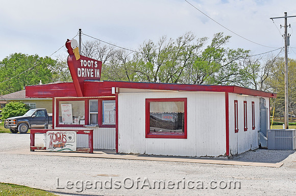 Howard, KS - Toots Drive In